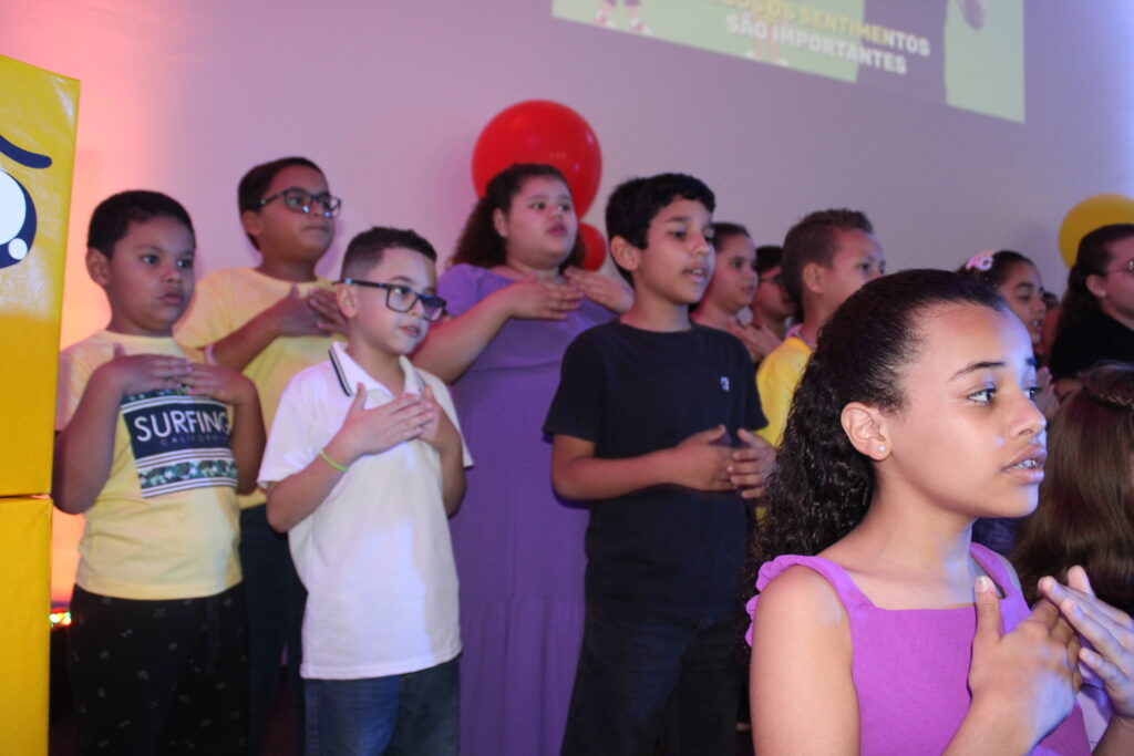 Comemoração dos 29 anos do Projeto Esperança. Apresentação da cantata "Emoções"